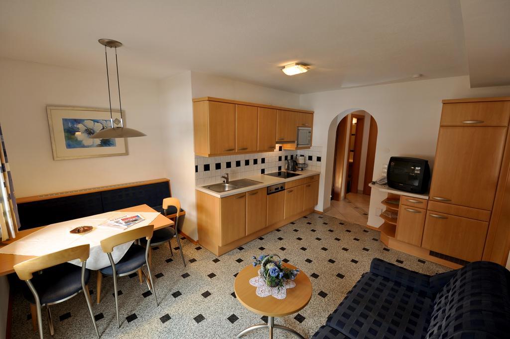 Valbella Apartment Ischgl Ruang foto